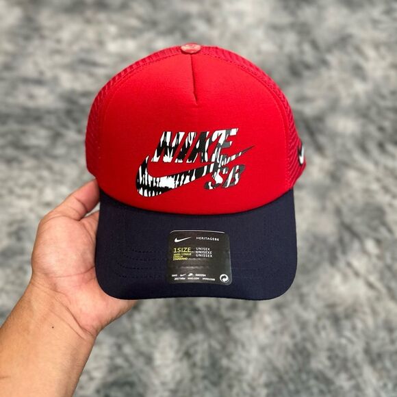 Nike Red and Black Women's Hat - Picture 1 of 4